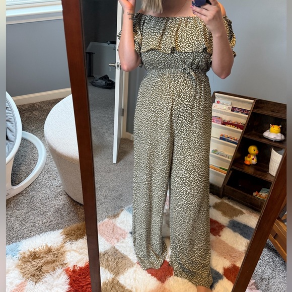 She + Sky Off-Shoulder Olive Green Jumpsuit Small - Picture 2 of 4